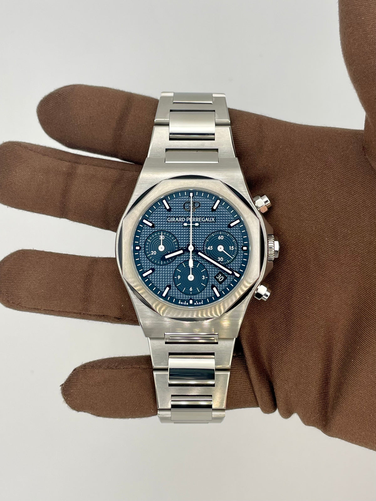 2025 Girard Perregaux Laureato Chronograph 81020-11-431-11A