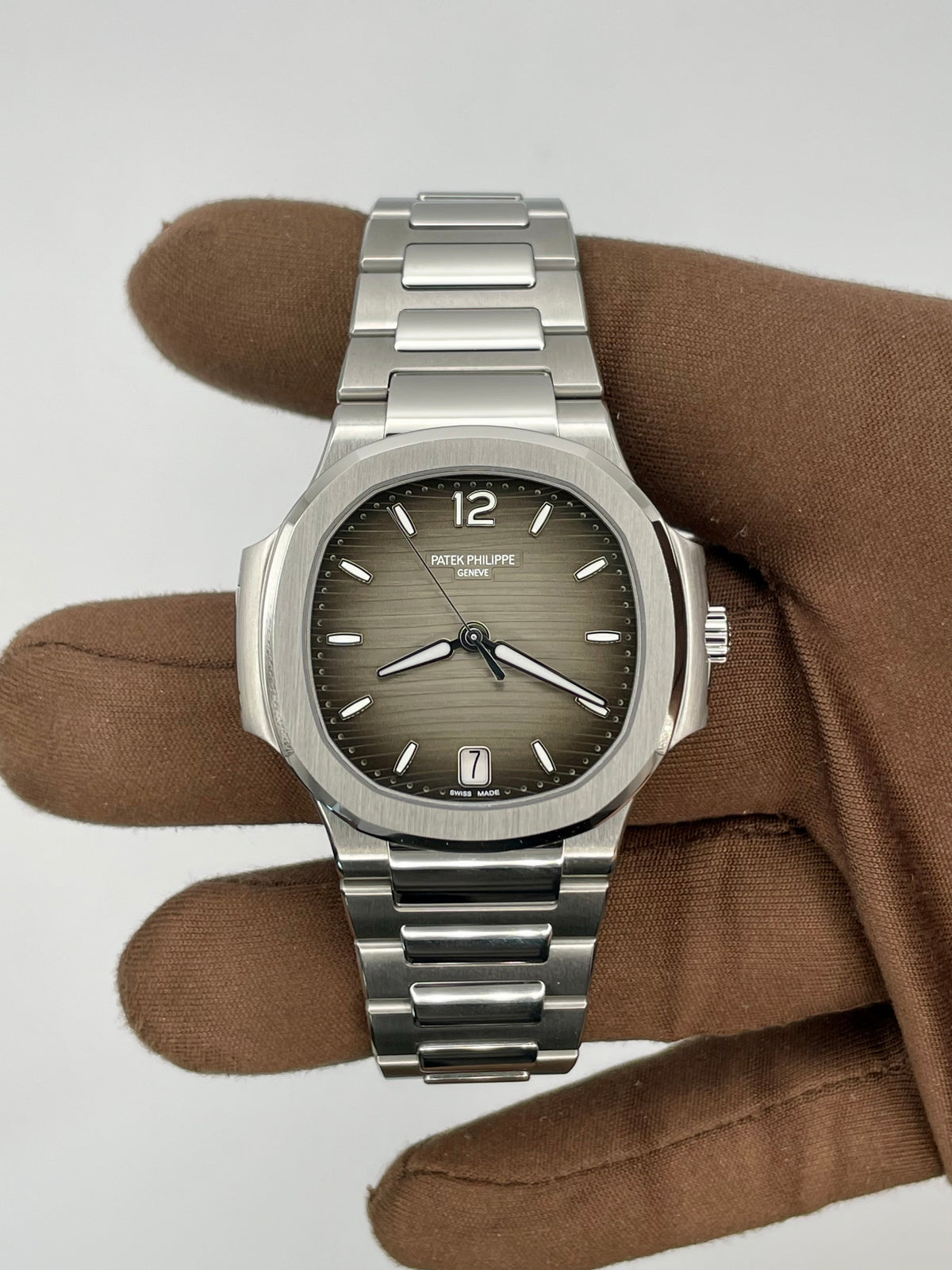 NEW 2025 Patek Philippe Ladies Nautilus 35.2mm Stainless Steel 7118/1A-011