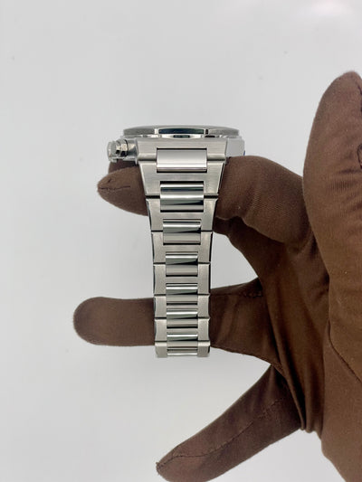 2025 Girard-Perregaux Laureato Chronograph 42mm Stainless Steel 81020-11-431-11A