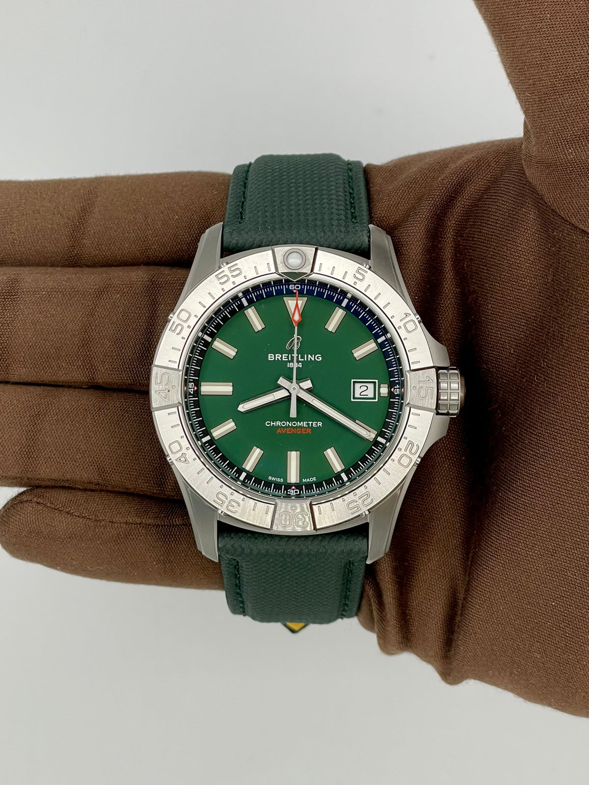 NEW 2025 Breitling Avenger 42mm Green A17328101L1X1
