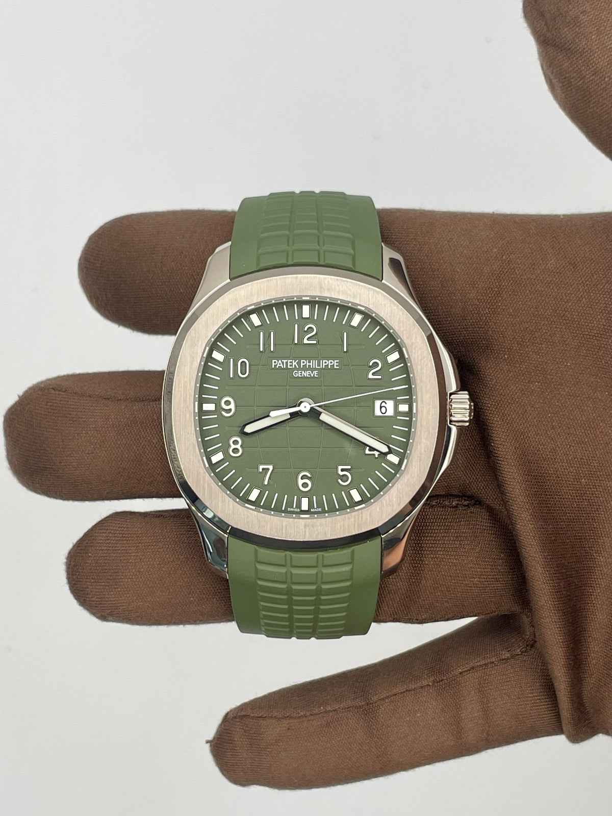 2022 Patek Philippe Aquanaut khaki Green 5168G-010