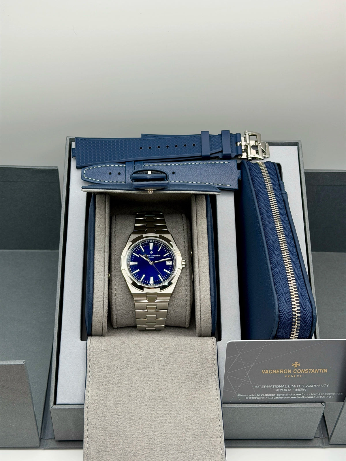 Vacheron Constantin Overseas 4520V/210A-B128 — photo 8 of 9