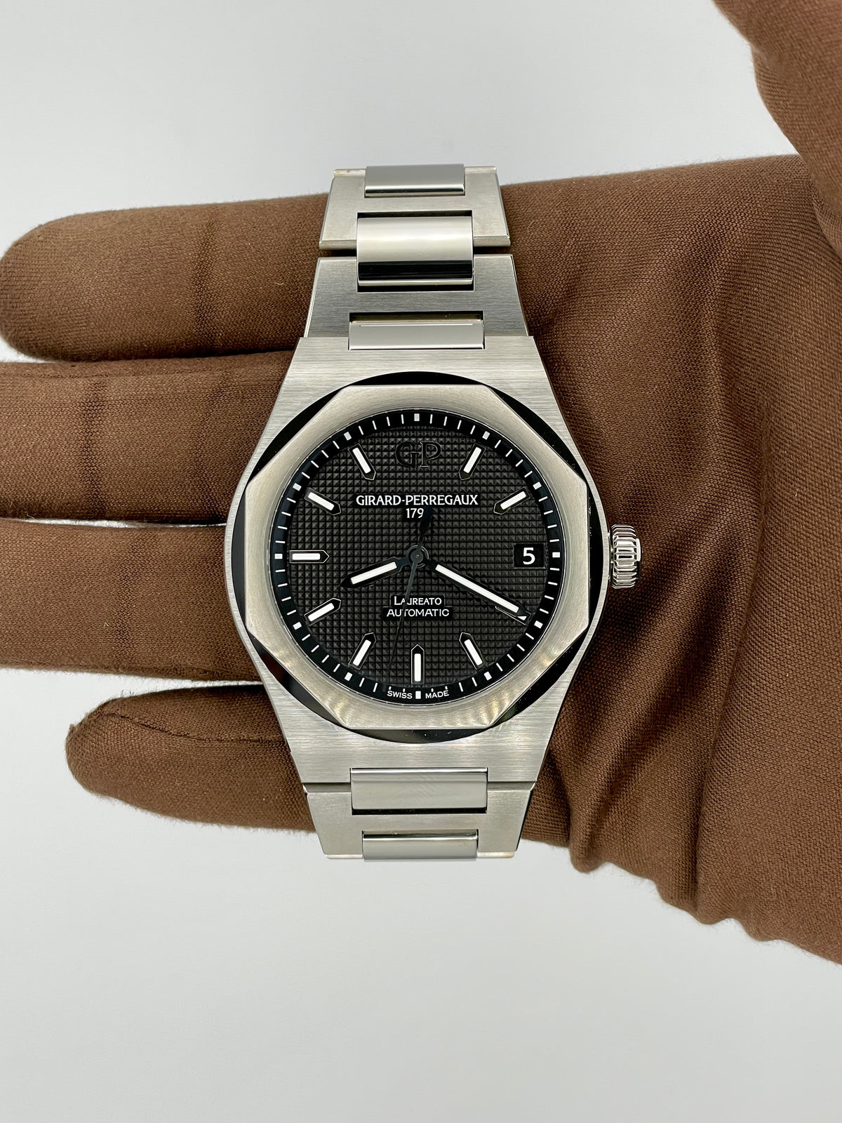 2025 Girard Perregaux Laureato 42mm Stainless Steel 81010-11-634-11A