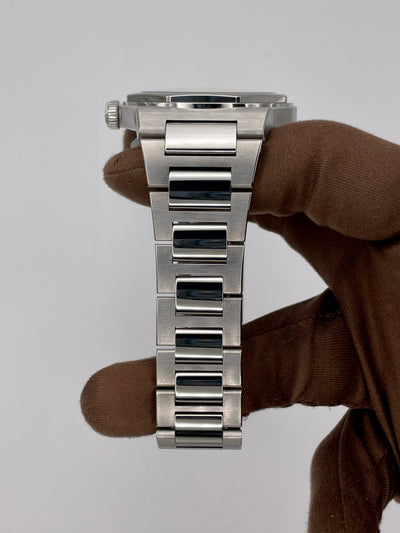 2025 Girard-Perregaux Laureato 42mm Stainless Steel 81010-11-634-11A
