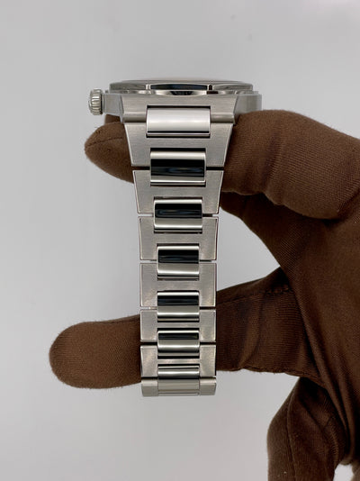 2025 Girard-Perregaux Laureato 42mm Stainless Steel 81010-11-431-11A