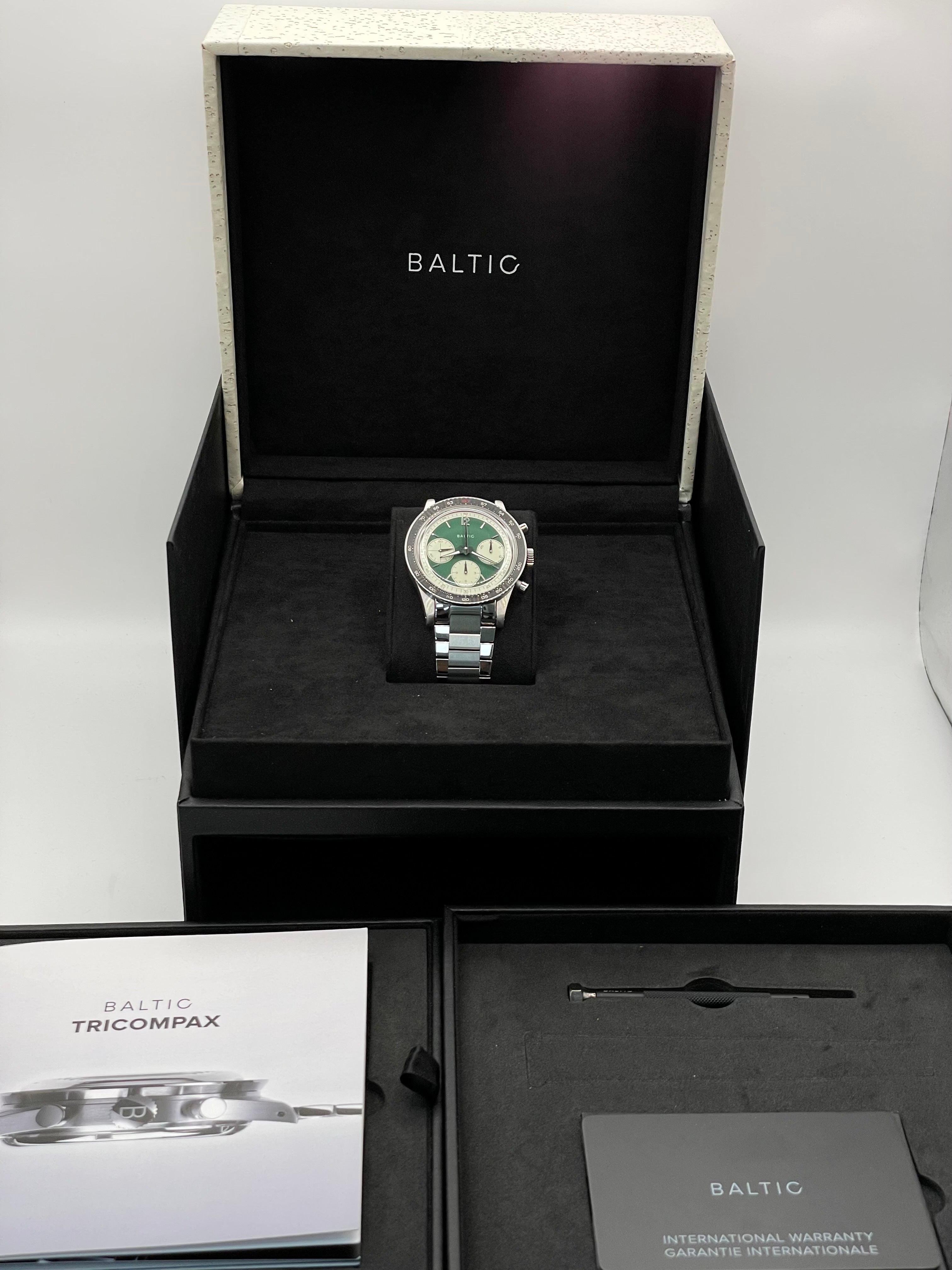 パクゴヌク Reserve model 32563 | InvictaWatch.com