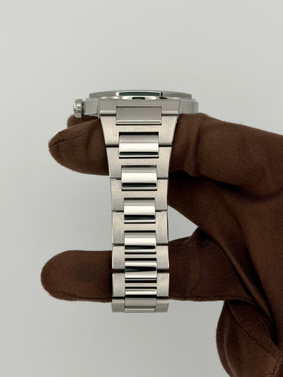 2023 Girard-Perregaux Laureato 42mm Stainless Steel 81010-11-431-11A