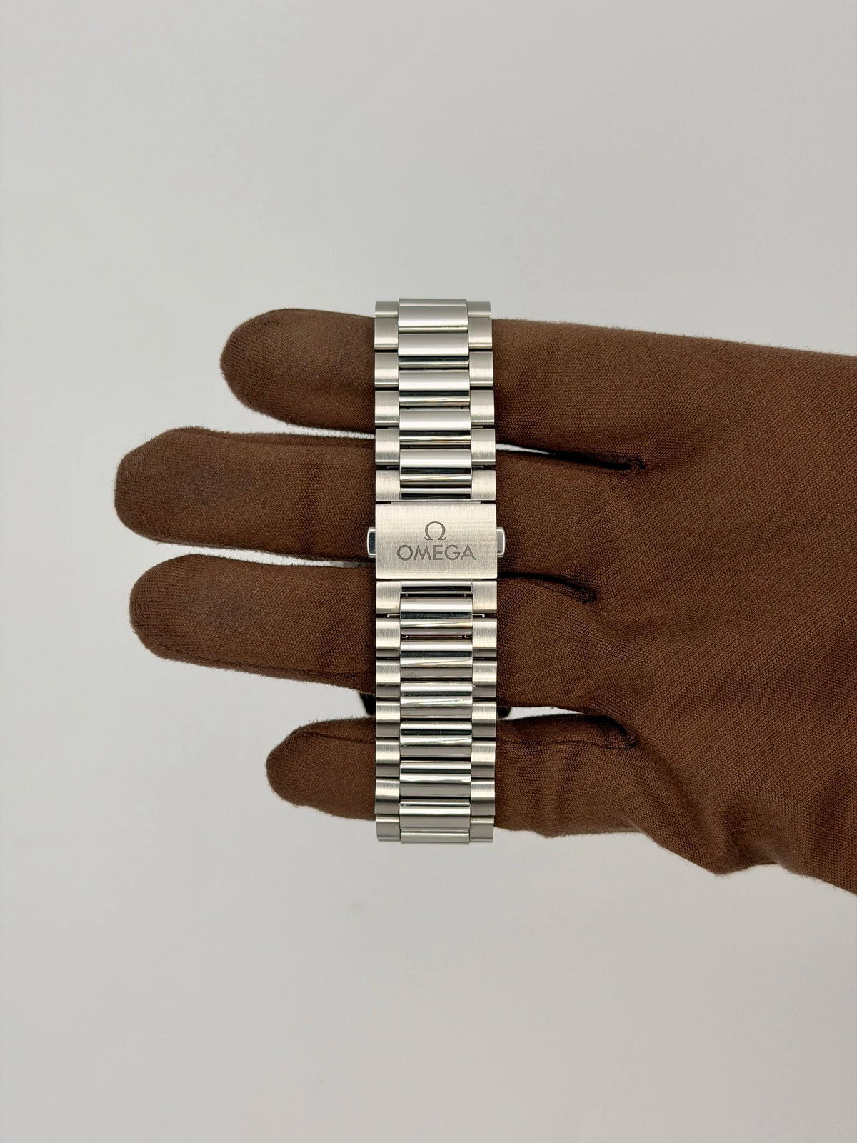 Omega Seamaster Aqua Terra 150M Co-Axial Master Chronometer 220.10.38.20.09.001 — photo 7 of 10