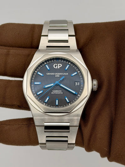 2021 Girard-Perregaux Laureato Fits up to 6.75 inch wrist size 42mm Stainless Steel 81010-11-191511A