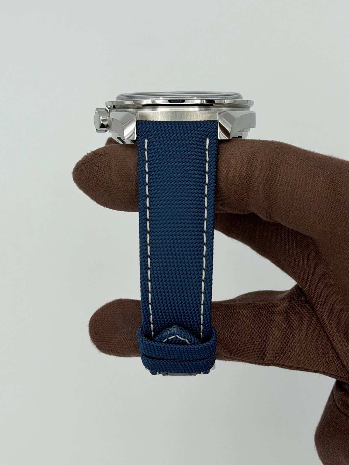 Omega Speedmaster Anniversary Series Co-Axial Master Chronometer Chronograph “Silver Snoopy Award” 310.32.42.50.02.001 — photo 6 of 8