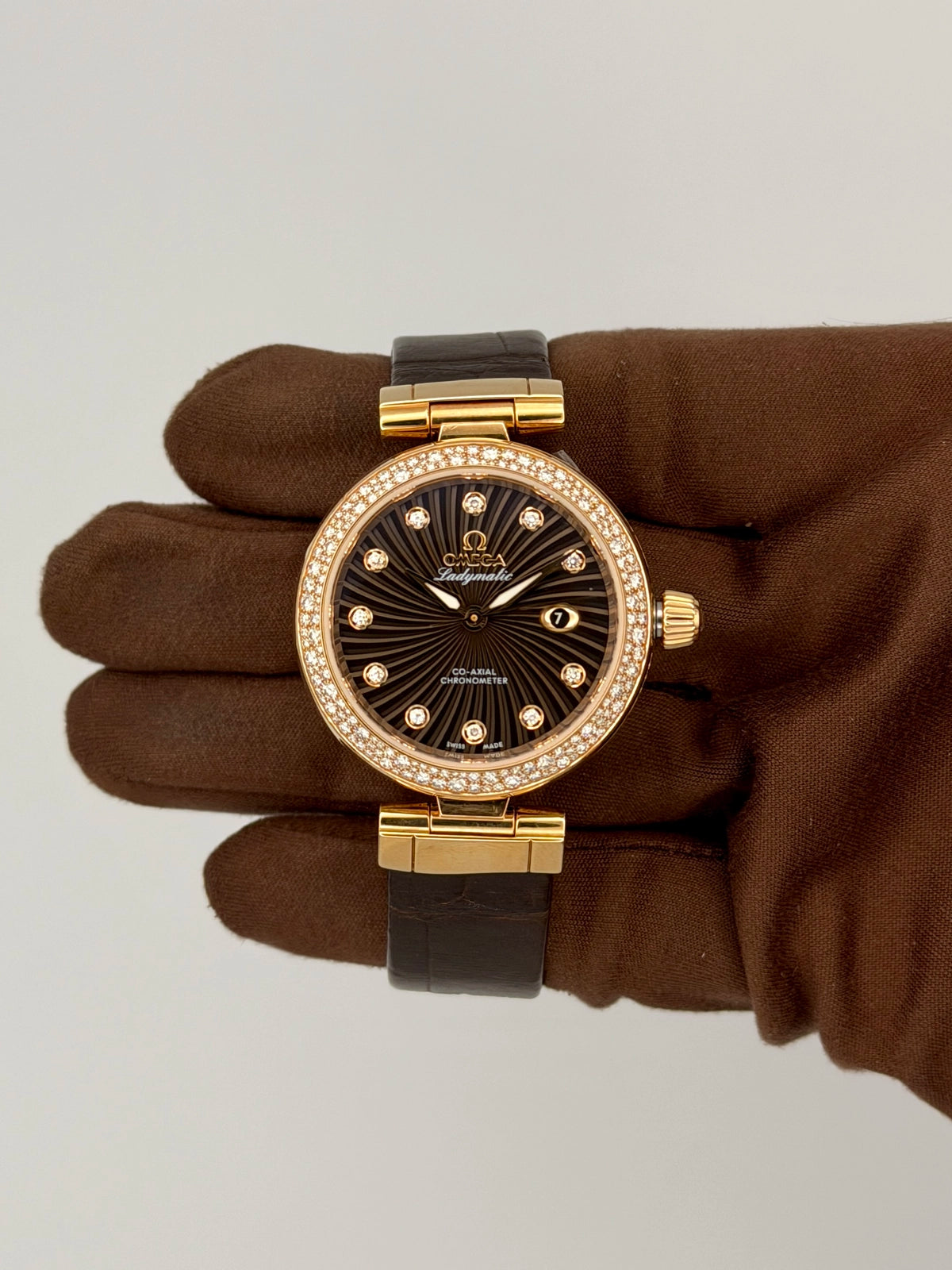 2026 Omega De Ville Prestige Quartz Shop Worn 34mm Rose Gold 425.68.34.20.63.002
