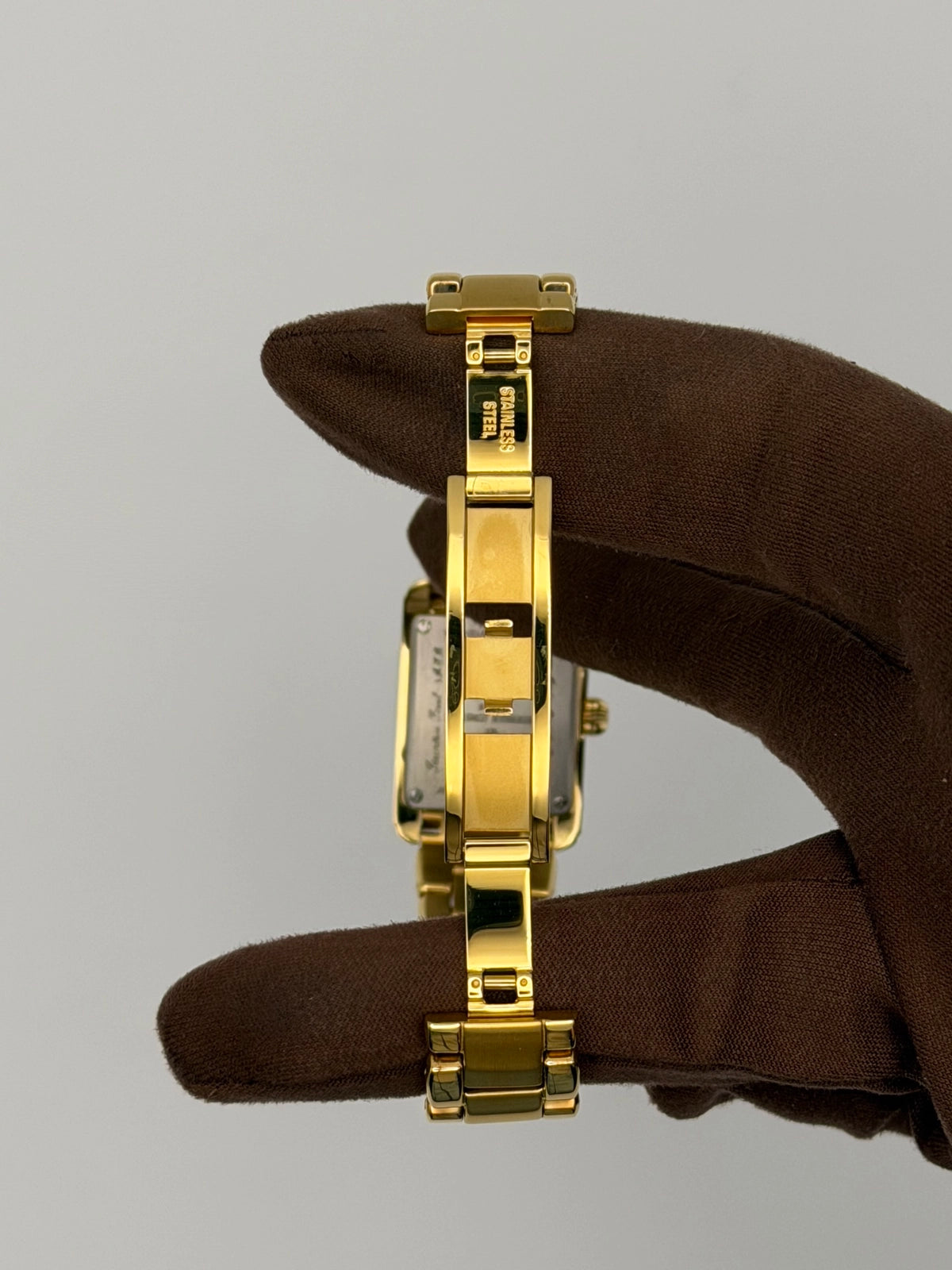 2026 Frederique Constant Classics Carrée Ladies 23 x 21mm Yellow Gold-Plated FC-200MCDC25B