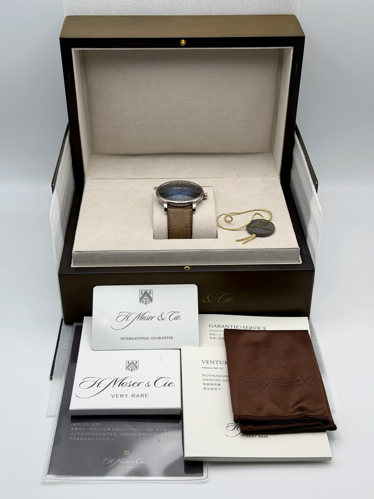 H. Moser & Cie. Venturer 2327-0203 — photo 7 of 9