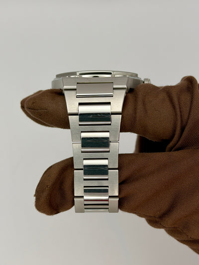 2021 Girard-Perregaux Laureato Fits up to 6.75 inch wrist size 42mm Stainless Steel 81010-11-191511A