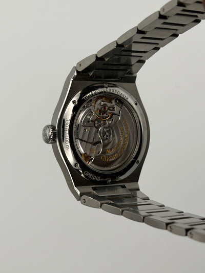 2023 Girard-Perregaux Laureato 42mm Stainless Steel 81010-11-431-11A