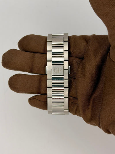 2021 Girard-Perregaux Laureato Fits up to 6.75 inch wrist size 42mm Stainless Steel 81010-11-191511A