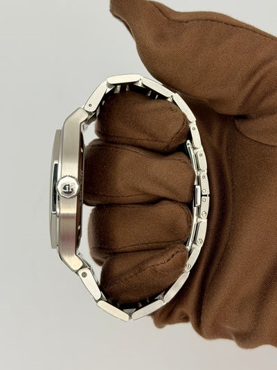 2021 Girard-Perregaux Laureato Fits up to 6.75 inch wrist size 42mm Stainless Steel 81010-11-191511A
