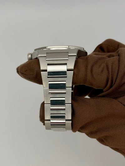 2021 Girard-Perregaux Laureato Fits up to 6.75 inch wrist size 42mm Stainless Steel 81010-11-191511A