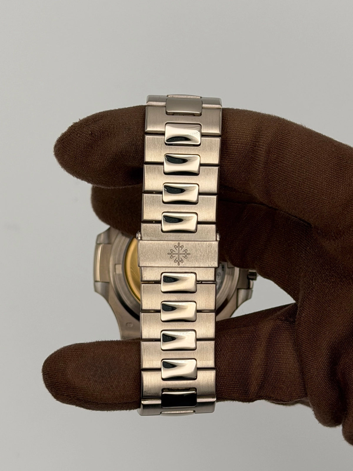 2017 Patek Philippe Nautilus 40mm White Gold 5713/1G-010