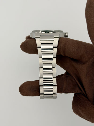 2023 Girard-Perregaux Laureato 42mm Stainless Steel 81010-11-431-11A