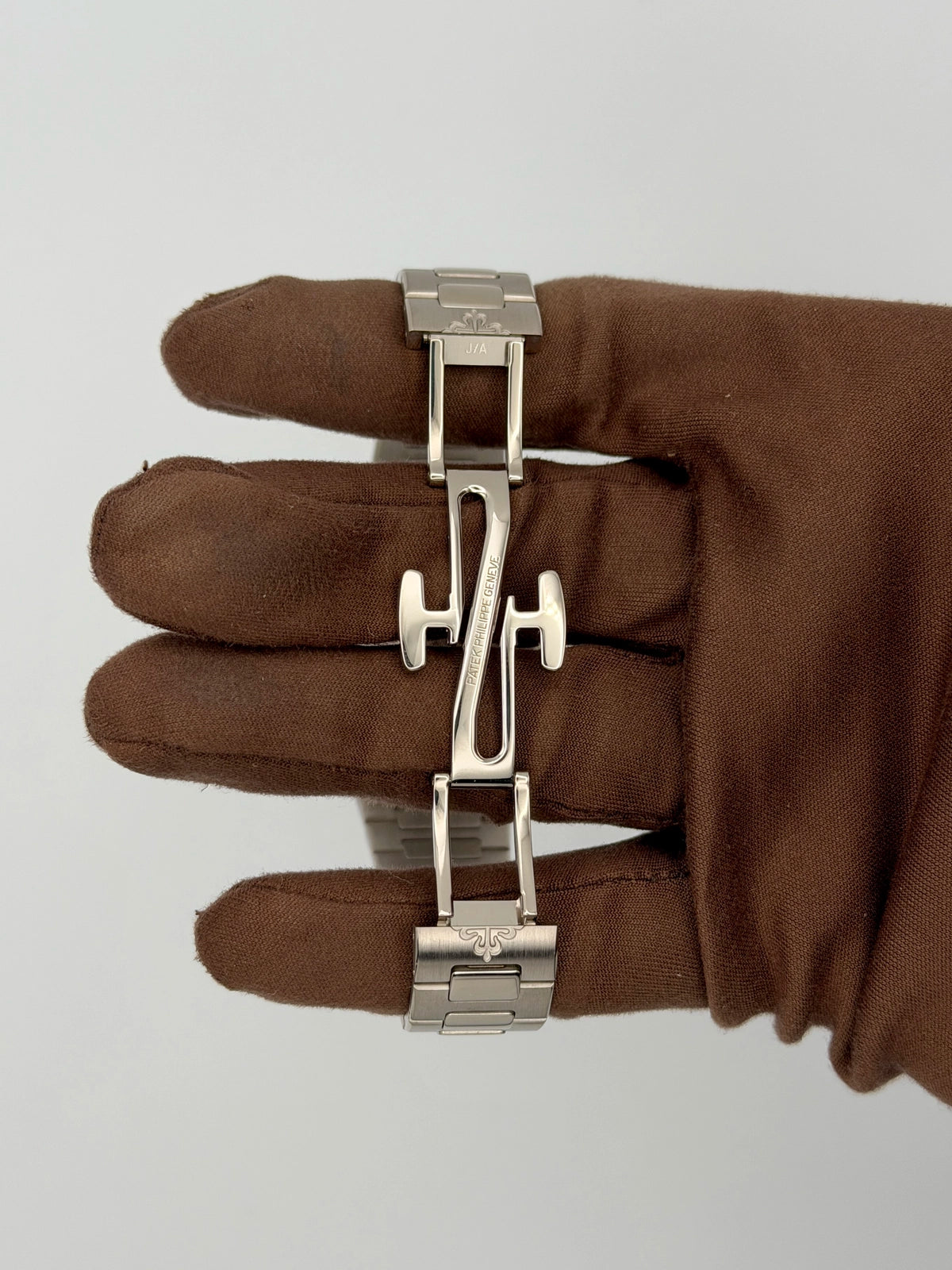 2011 Patek Philippe Ladies Nautilus 32mm White Gold 7011/1G-010
