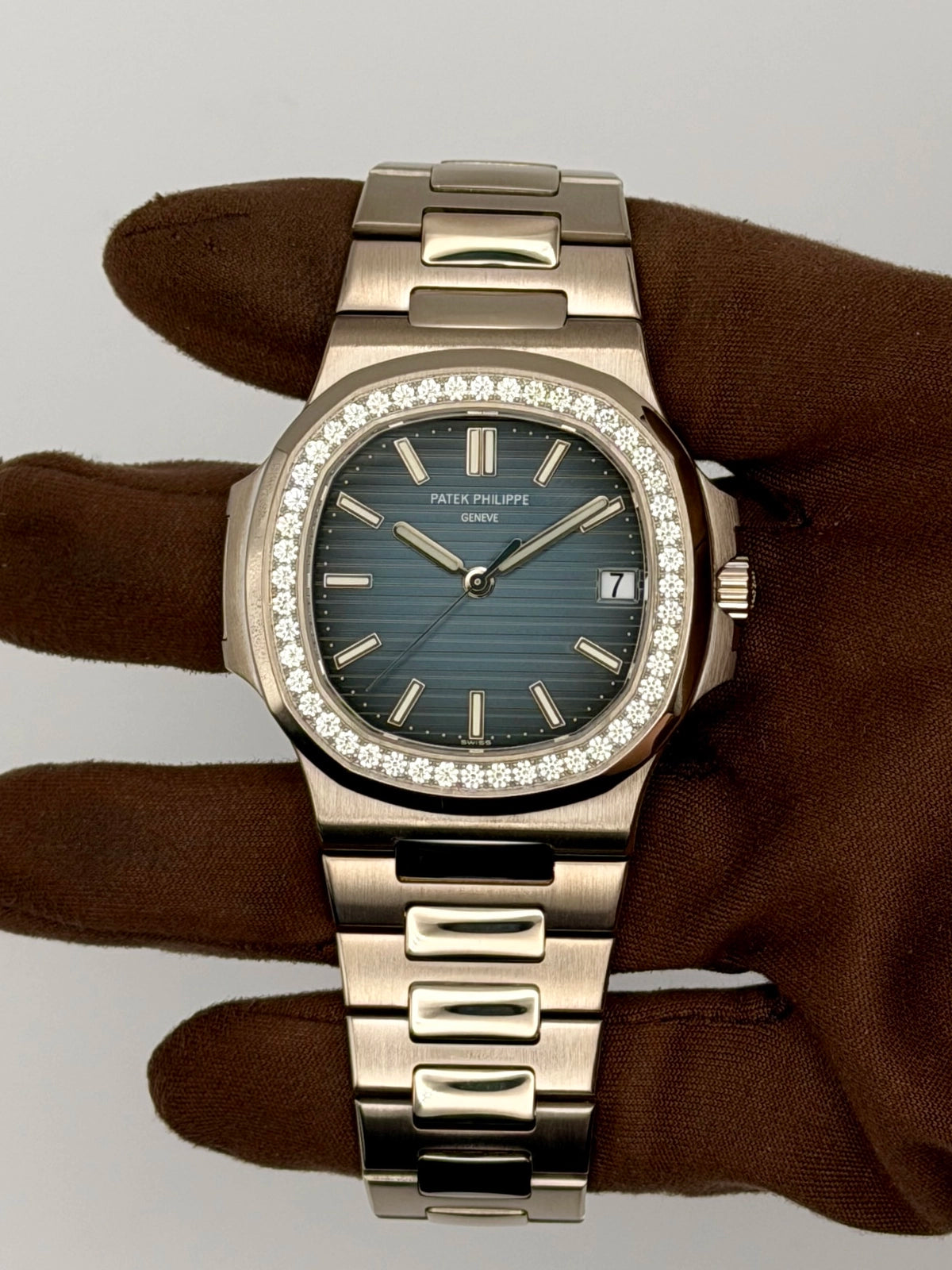 2017 Patek Philippe Nautilus 40mm White Gold 5713/1G-010