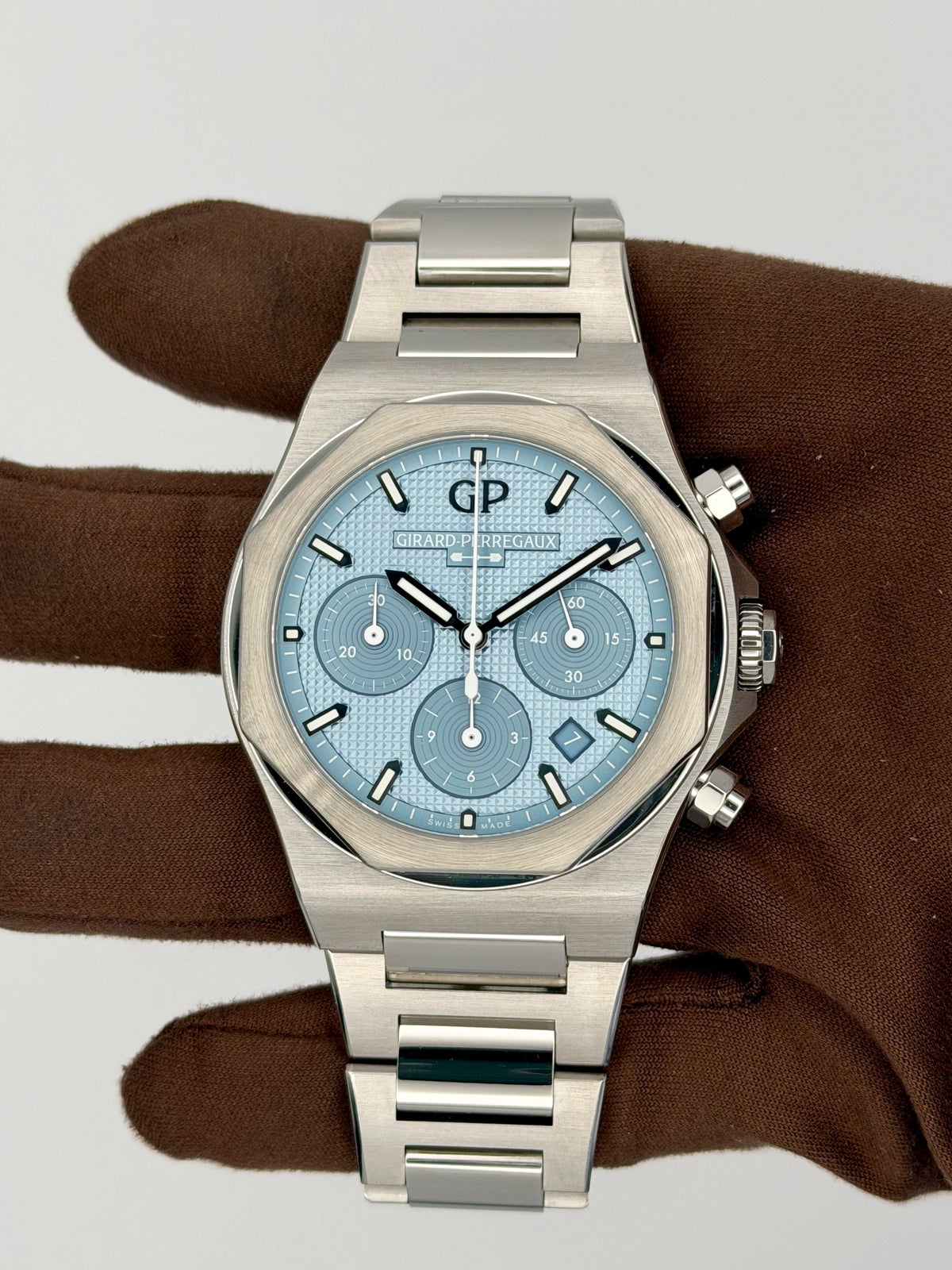 2026 Girard-Perregaux Laureato Chronograph Limtied to 180 Pieces 42mm Stainless Steel 81020-11-3370-1GM