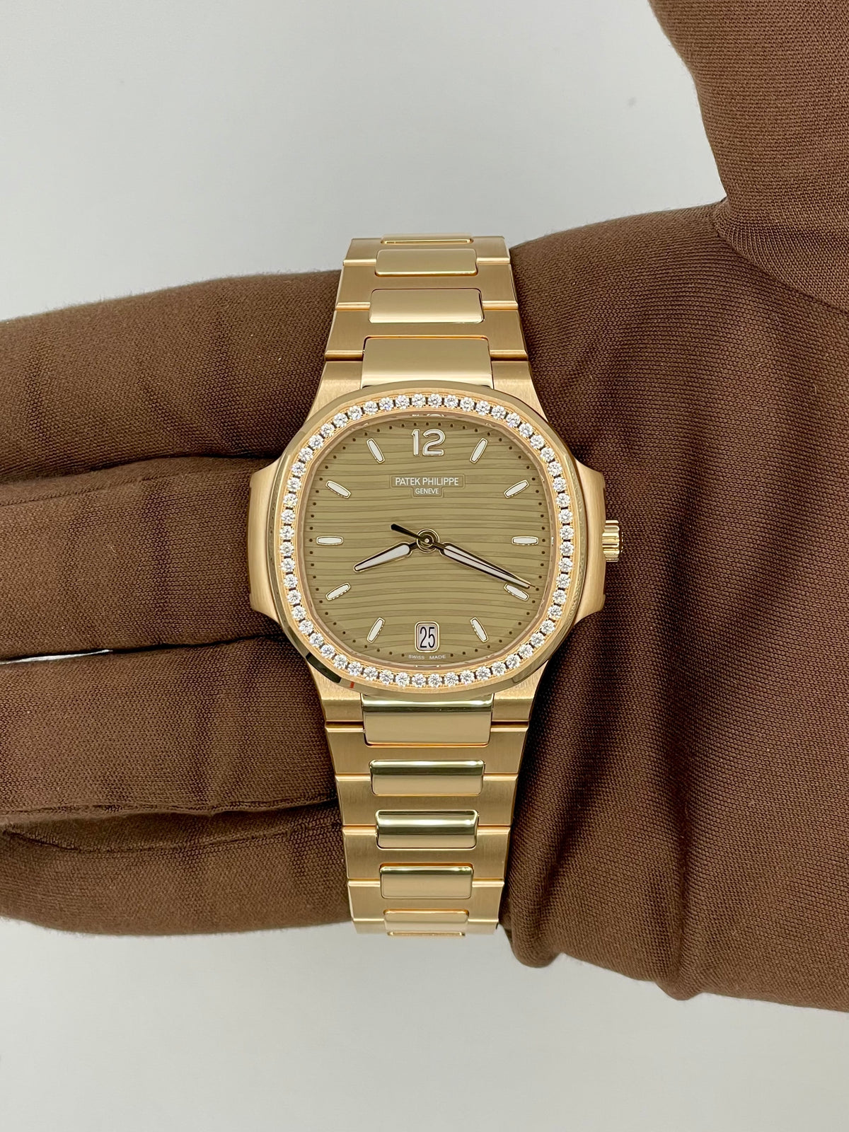 2026 Patek Philippe Ladies Nautilus 35.2mm Rose Gold 7118/1200R-010